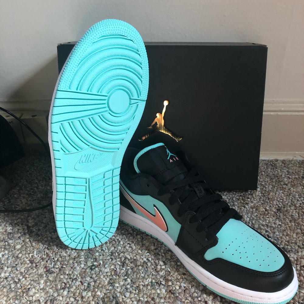 Air Jordan 1 low se tropical twist size 9 VNDS